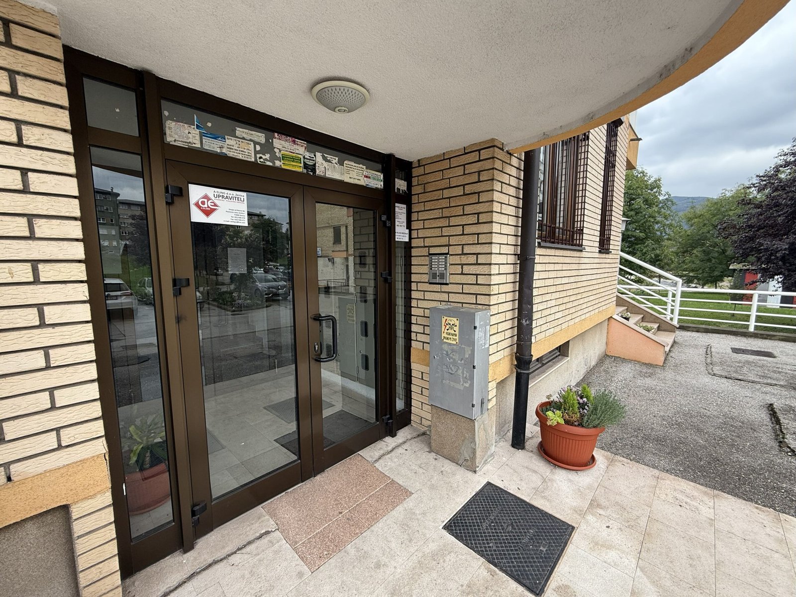 2025_10_03_14_00_IMG_7003-min